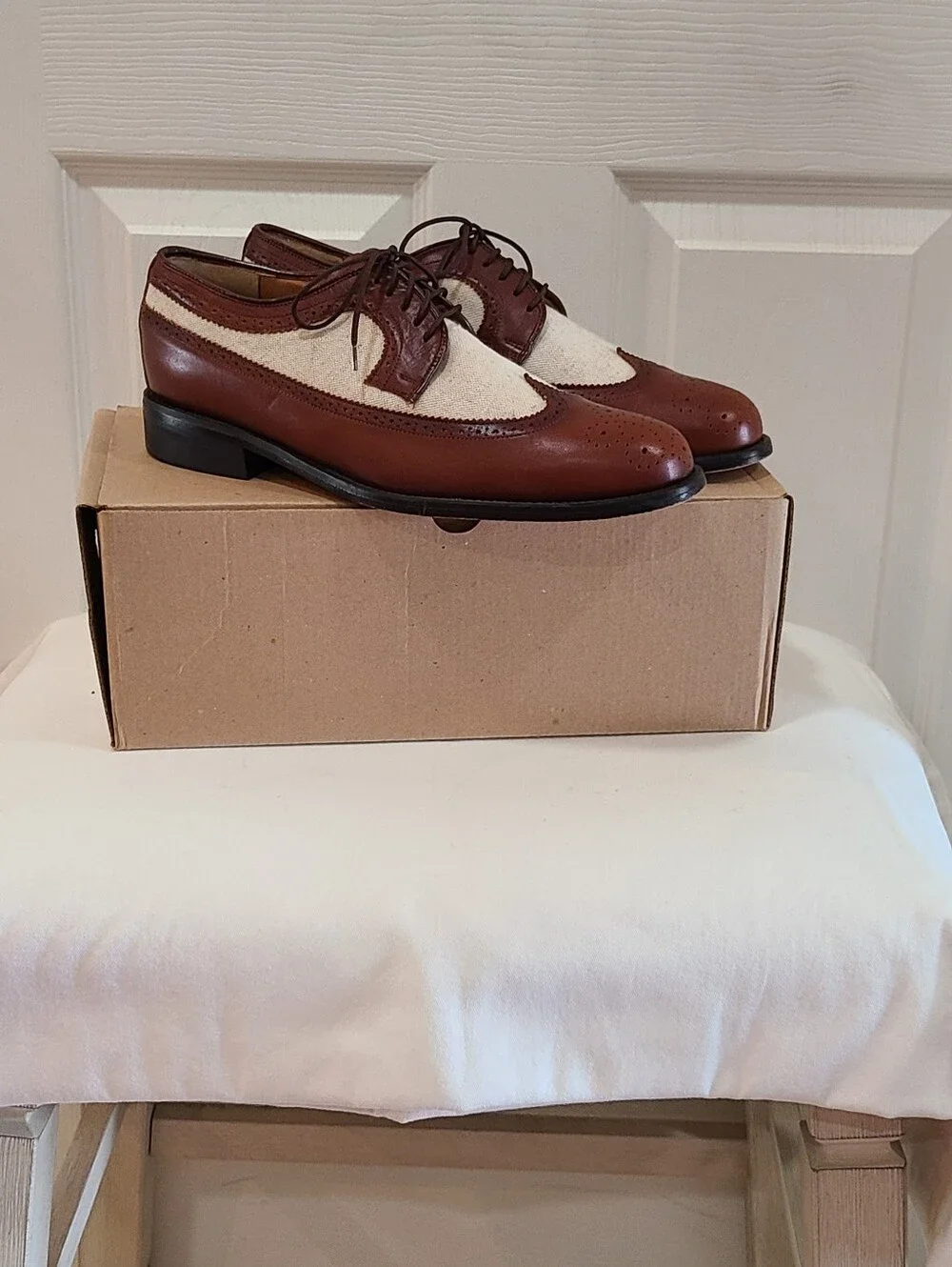 Leather Classics Men's Two-Tone Brown and Cream Wingtip Oxfords Vintage - Picture 15 of 16